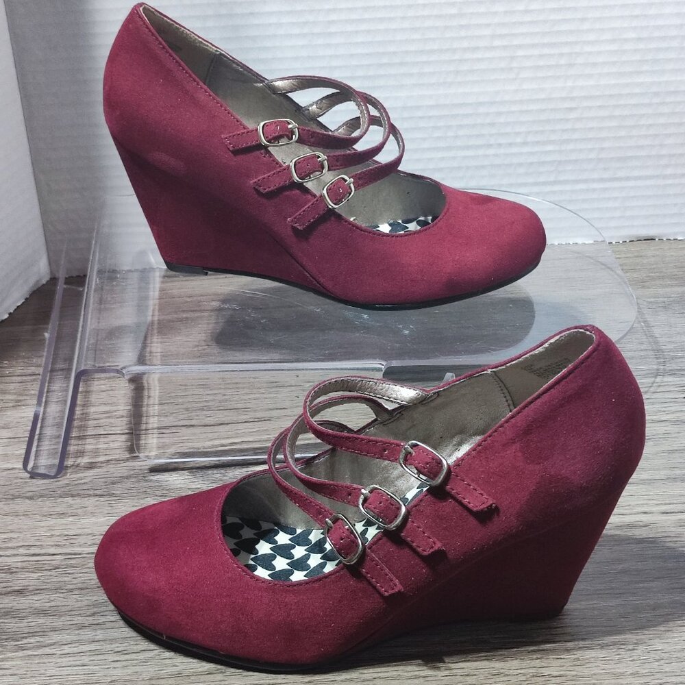 Jellypop Gita Stappy Wedge Flock Sandals Size 7M Maroon Round Toe Comfort